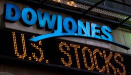Dow hits fresh record as oil prices tumble