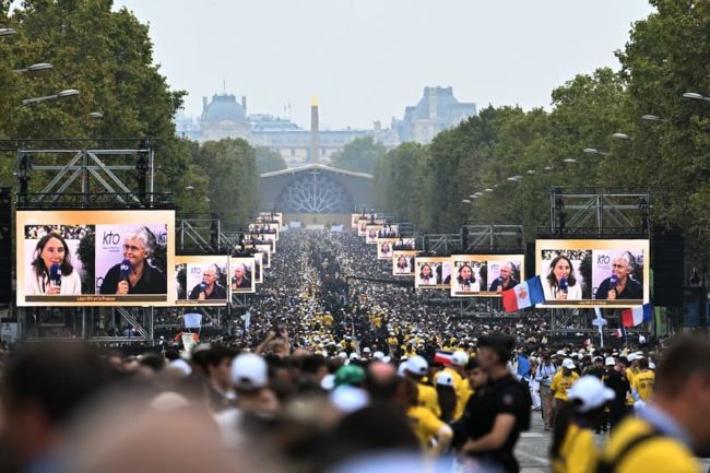 Champs-Elysees host Pope Leo Pope Leo XIV’s open-air Mass in Paris draws many more than expected